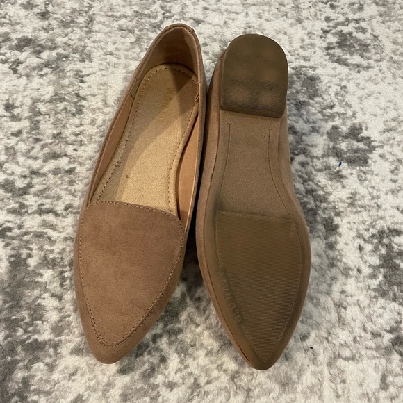 4/$20 Neutral flats — suede feel. Sz 7 - Picture 2 of 5